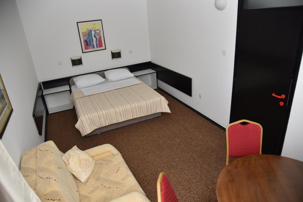 Hotel Park Nasice Esterno foto